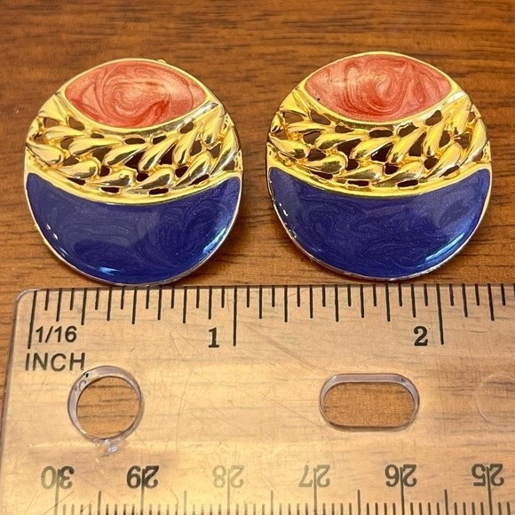 80s Vintage Button Earrings Oversized Pink & Purple Gold Tone Filigree Studs - Picture 5 of 6